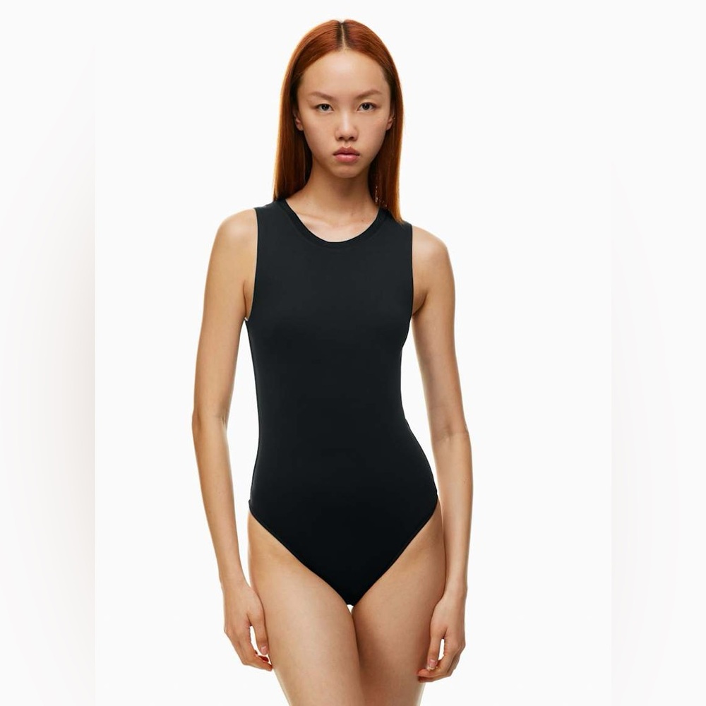 Aritzia Babaton Contour Crewneck Black Stretchy Muscle Bodysuit
